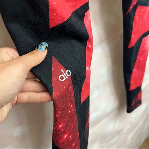 NEW alo Yoga Airbrush Legging in Volcano Space - Picture 6 of 12